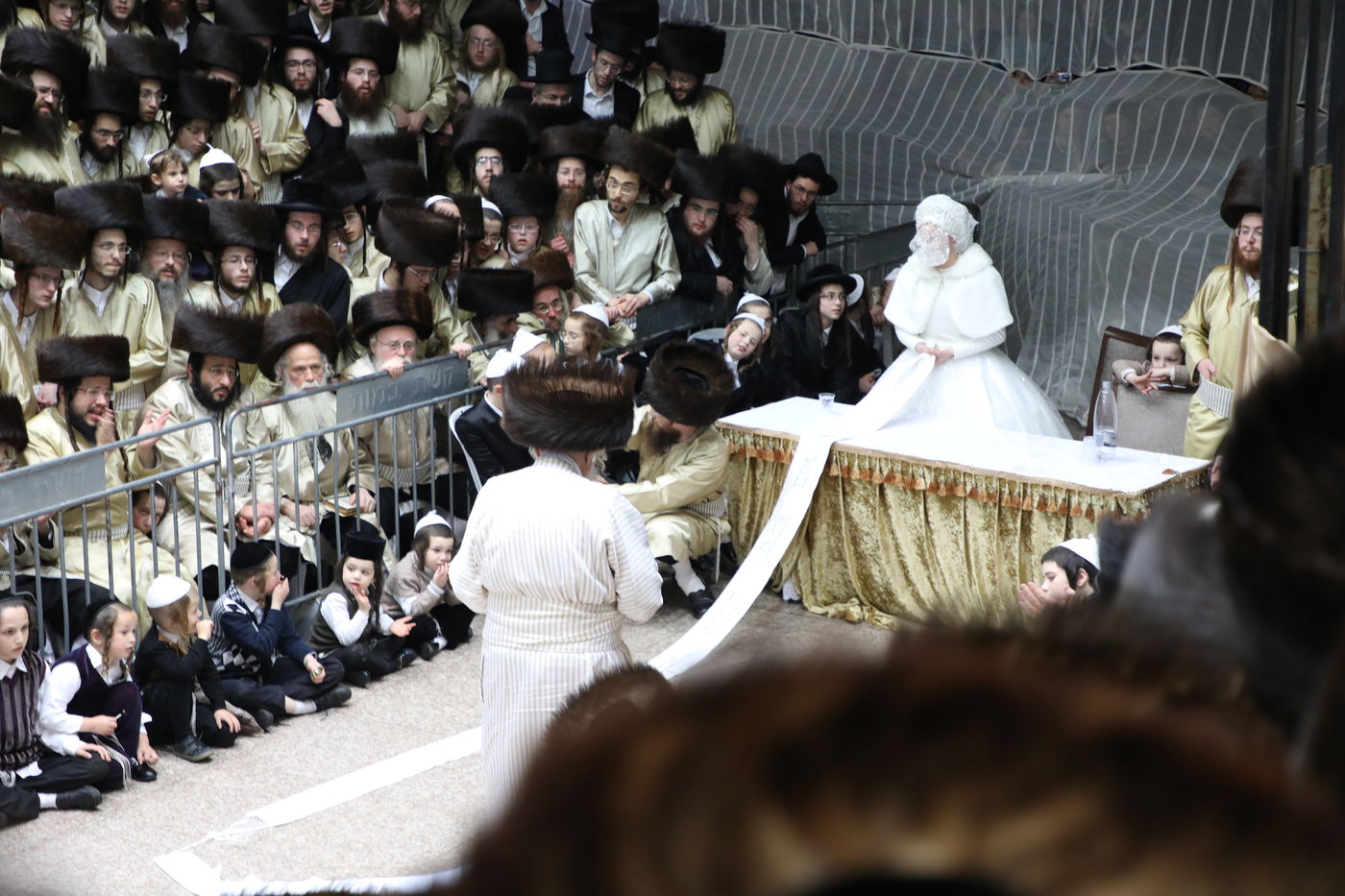 שמחת החתונה בחצרות תולדות אהרן-מישקולץ