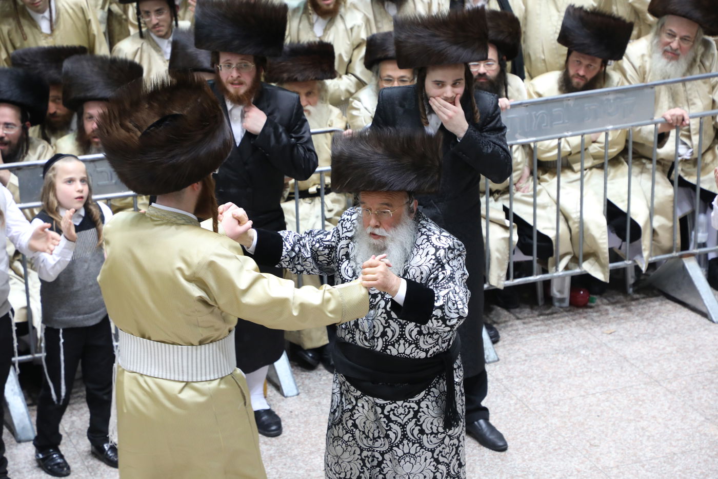 שמחת החתונה בחצרות תולדות אהרן-מישקולץ