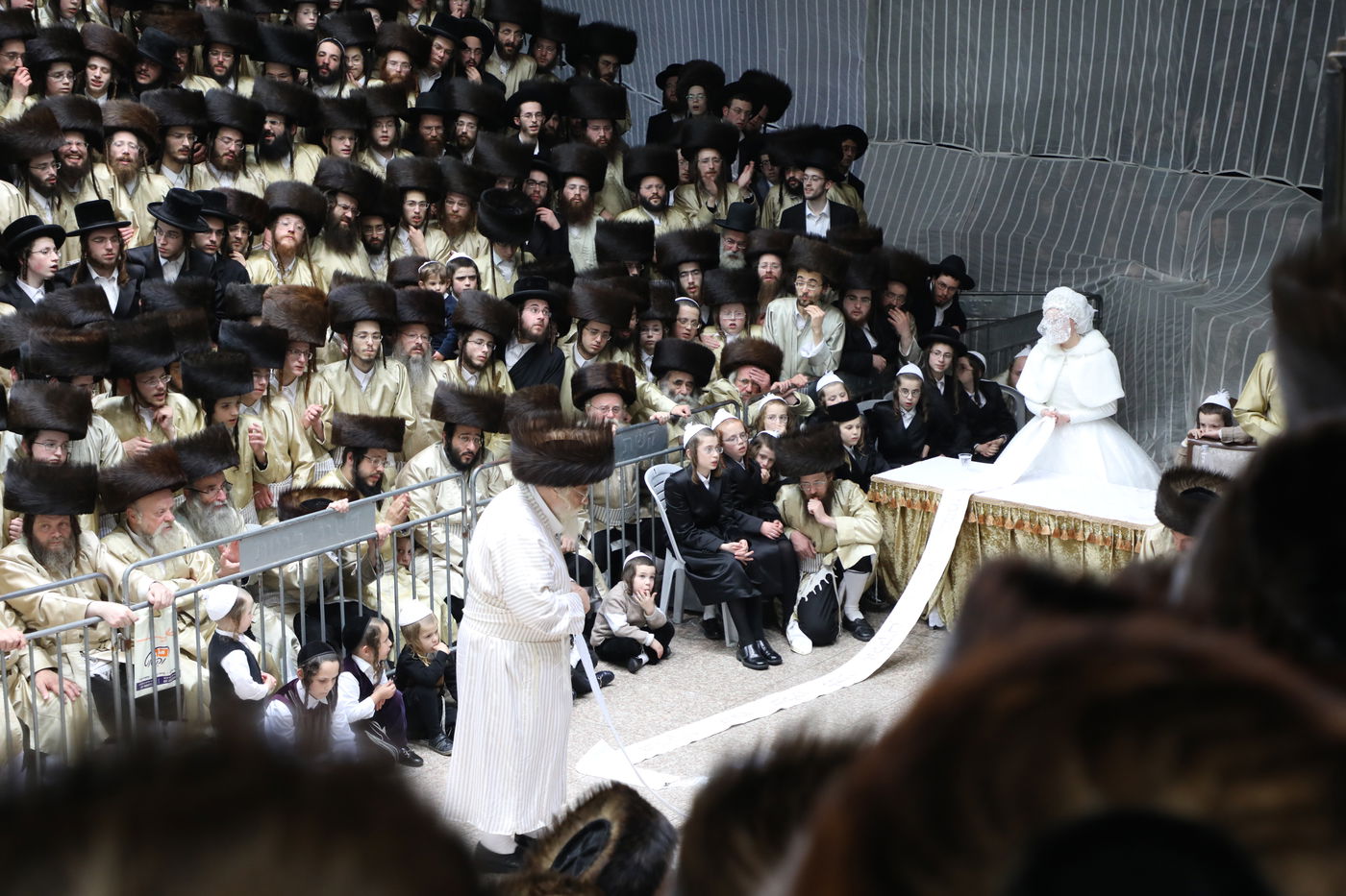 שמחת החתונה בחצרות תולדות אהרן-מישקולץ