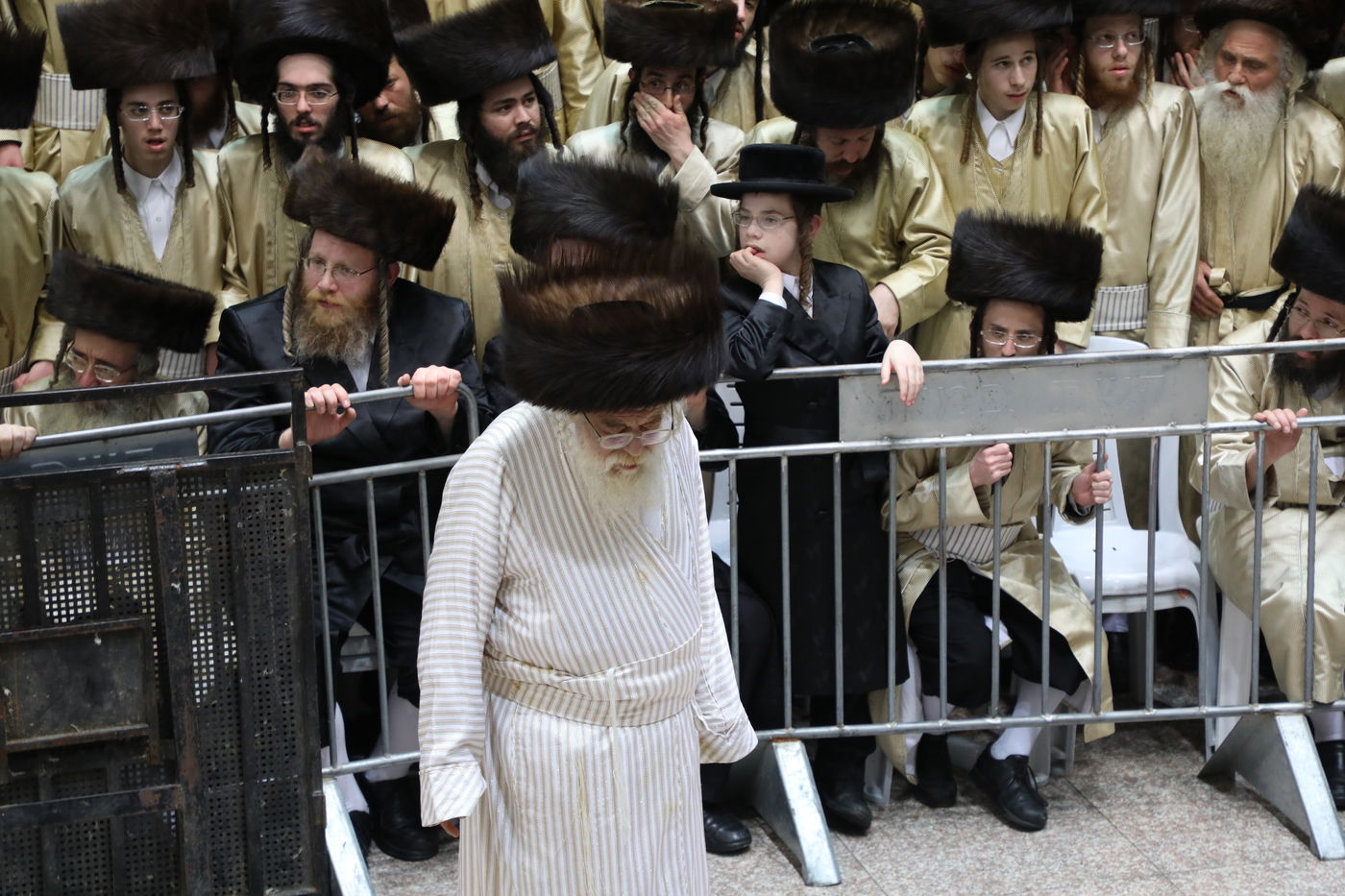 שמחת החתונה בחצרות תולדות אהרן-מישקולץ