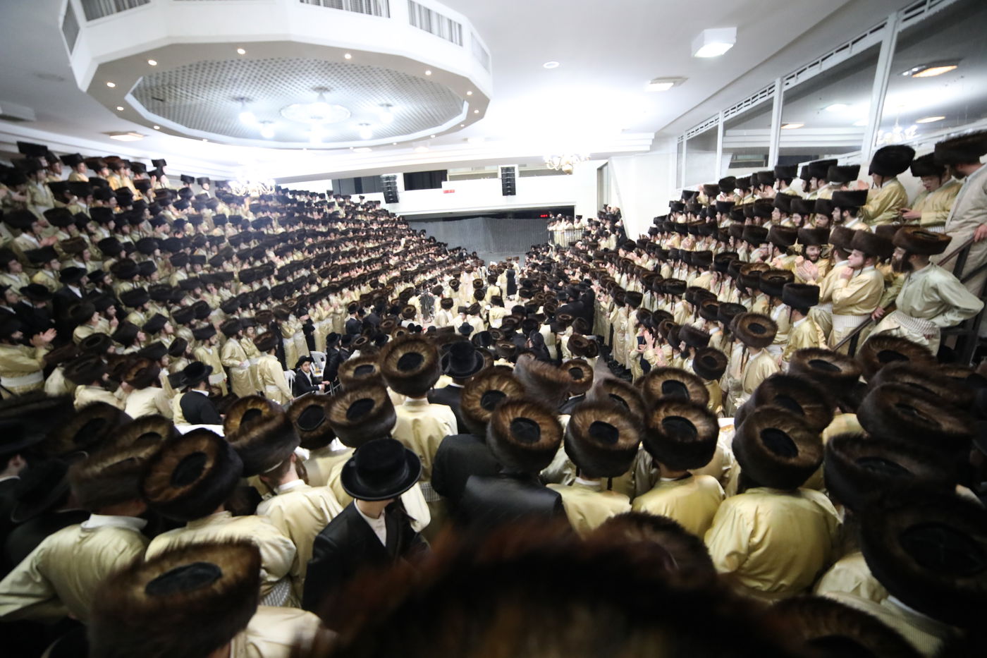שמחת החתונה בחצרות תולדות אהרן-מישקולץ