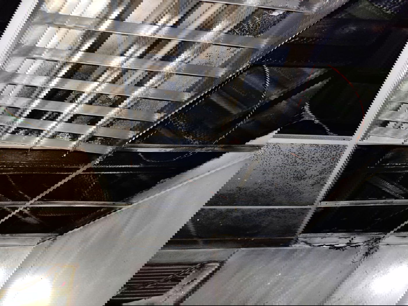 תיעוד: מבנה של עמותה לנזקקים עלה באש