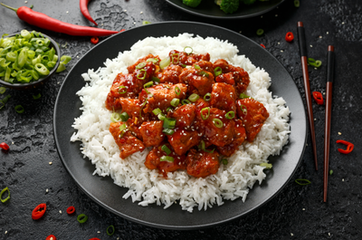 מתכון לקוביות חזה עוף מצופות עם אורז לבן ובצל ירוק