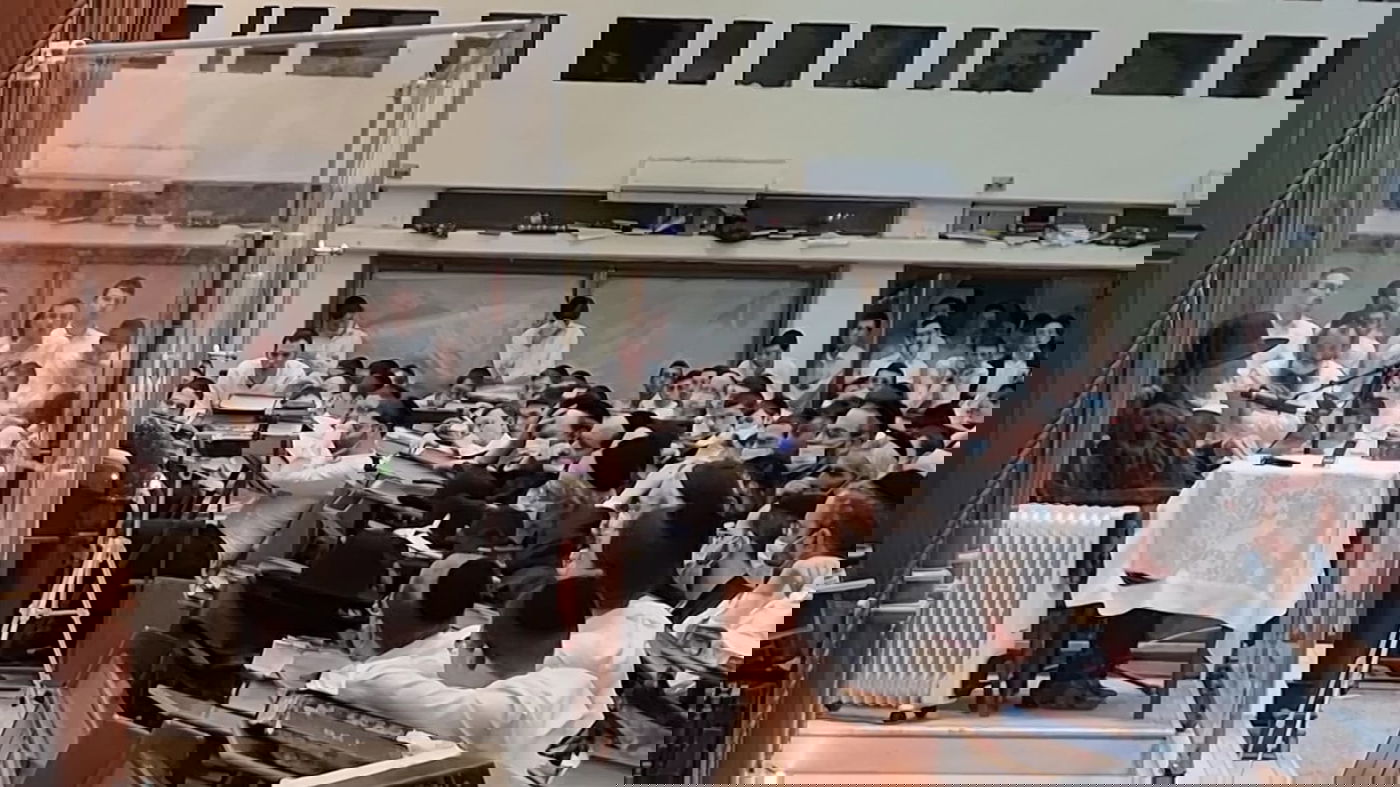 לאחר למעלה משנה: הגר"ג אדלשטיין מסר שיחה בישיבה