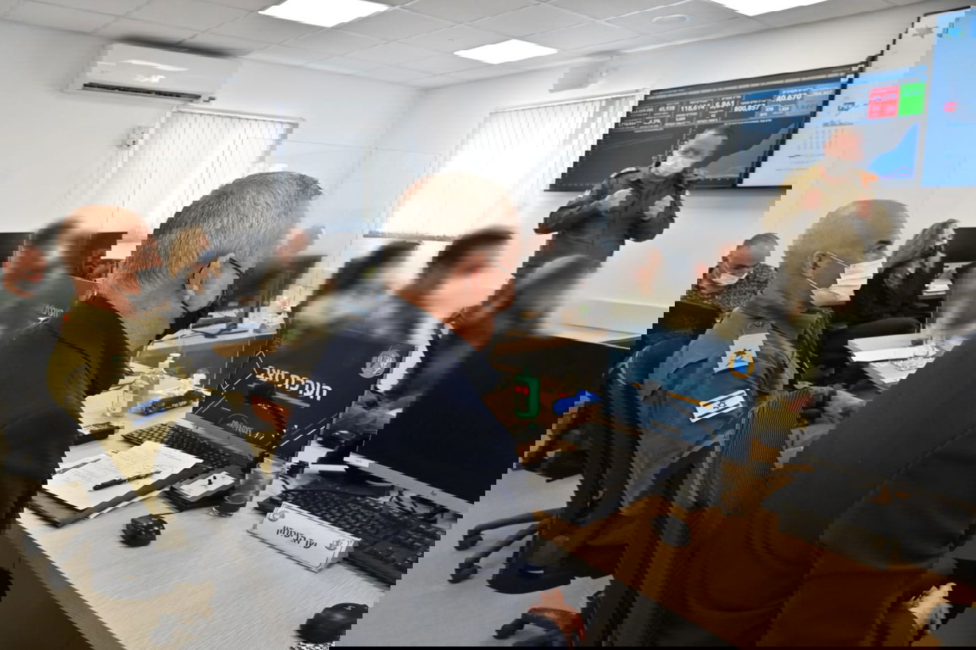 בני גנץ:  "אם לא ננהג באחריות לא נחגוג את ליל הסדר ביחד"