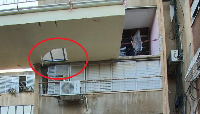 החור ברצפת המרפסת, באסון בחיפה