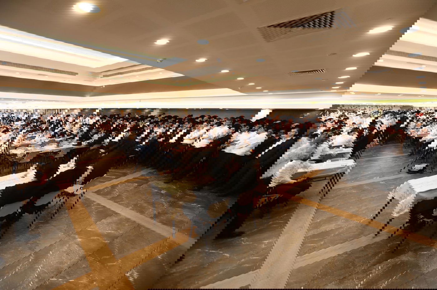 ביקור גפני ב'חברון' והסרת המודעה; גרסת תלמידי הישיבה