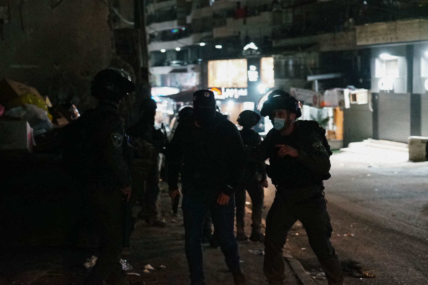 כך עצרו מסתערבים חשודים במזרח י-ם. צפו