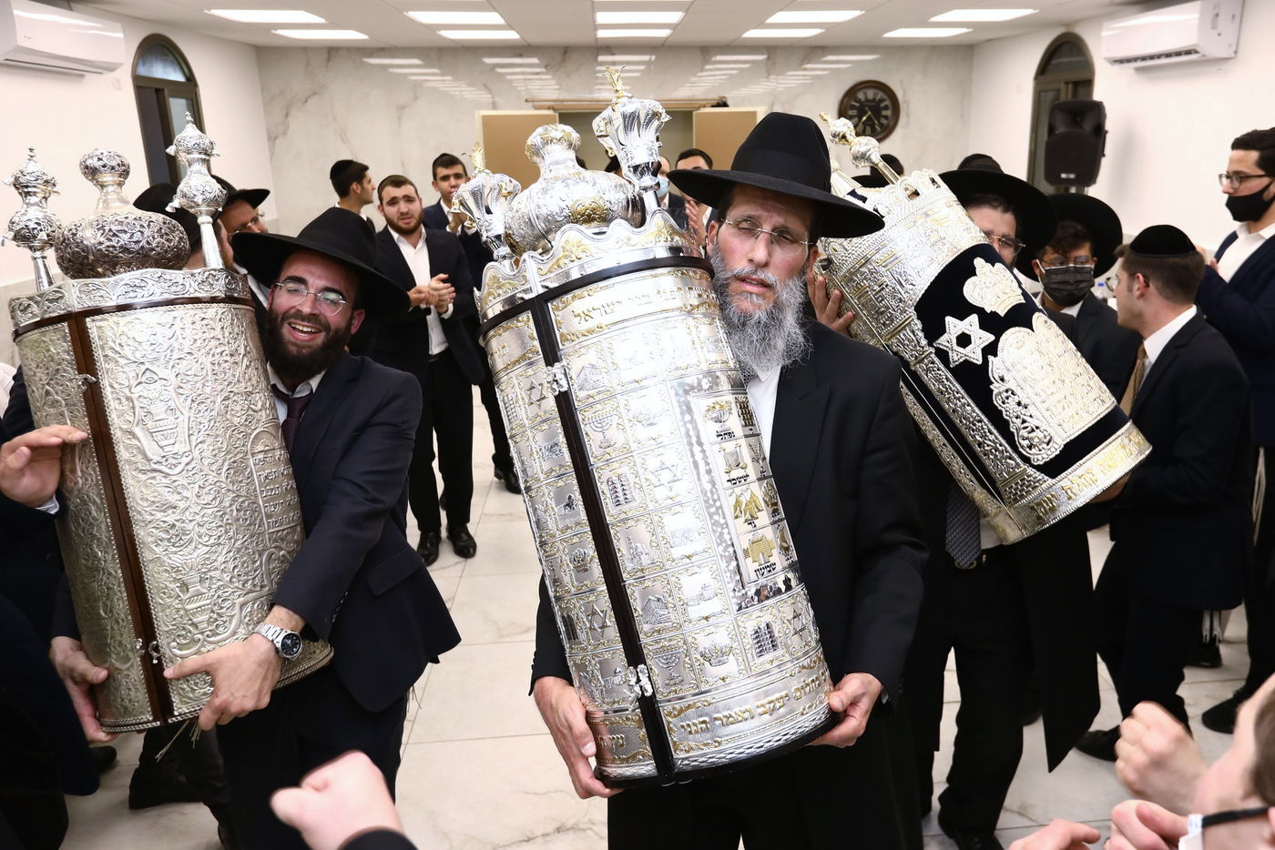 בריקוד לכבודה של תורה