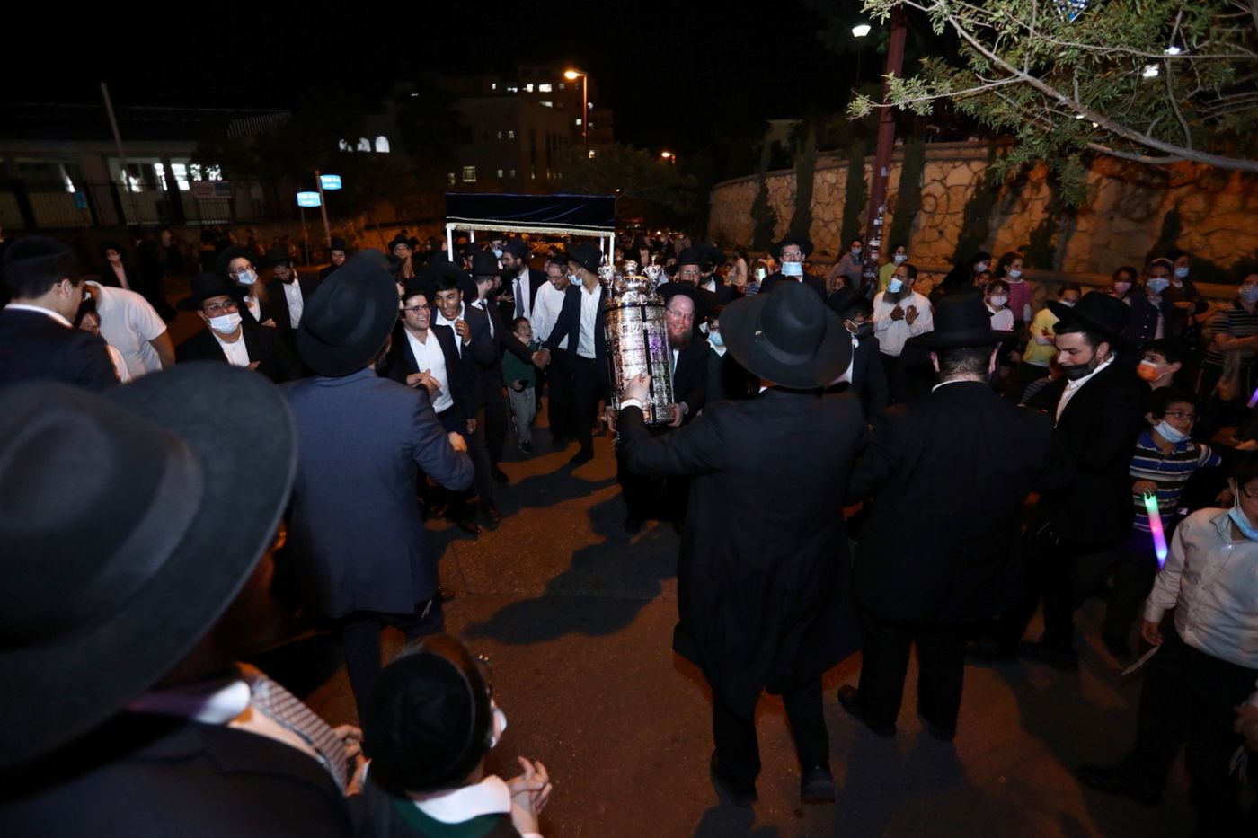 התבשרה על מצבה הרפואי ותרמה ספר תורה