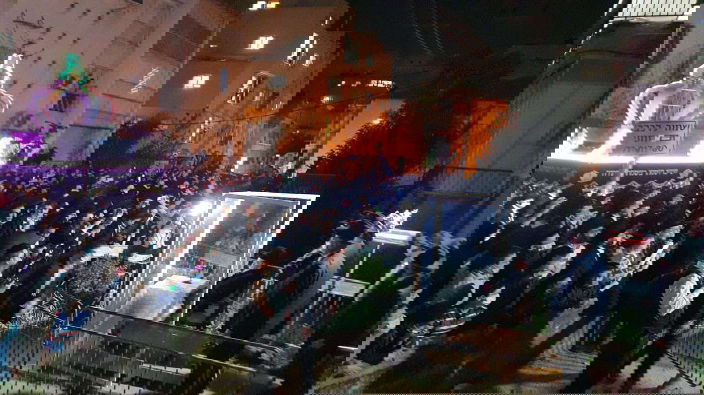 ראש הישיבה שקע בלימוד וההמונים פיזזו בעוז; צפו