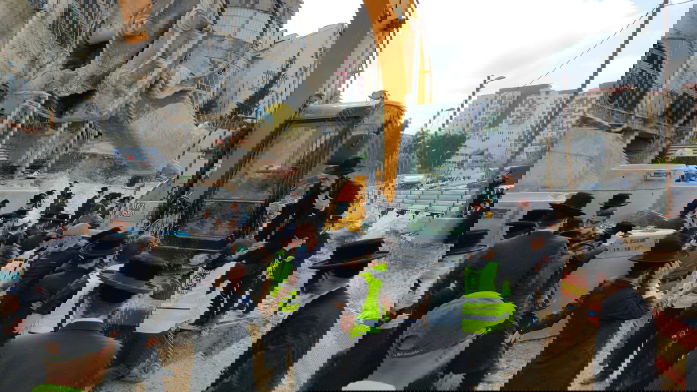 'מחאת הרכבת הקלה': לראשונה עם הרב הבכיר מברסלב