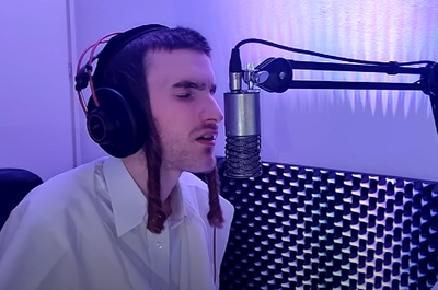 אפרים מרקוביץ' בביצוע ביתי מרגש: והיא שעמדה