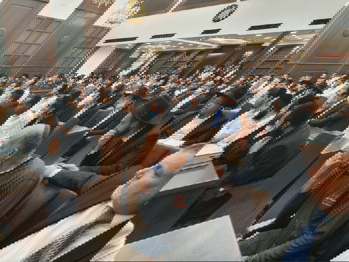 הגר"ד יוסף במסירת השיעור, הערב בחדרה