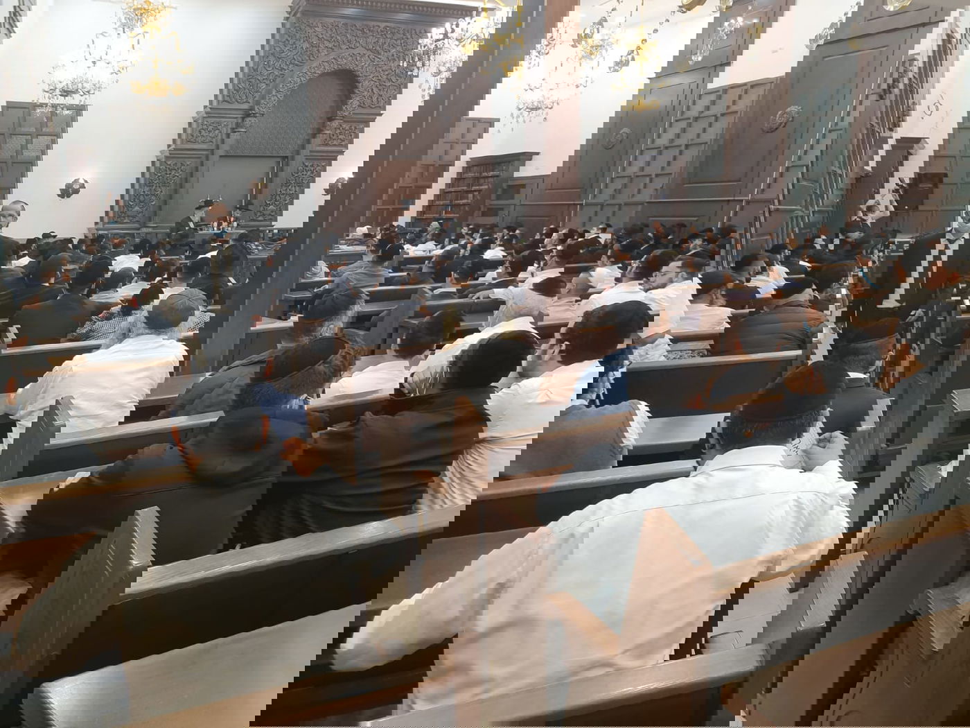 הגר"ד יוסף במסירת השיעור, הערב בחדרה