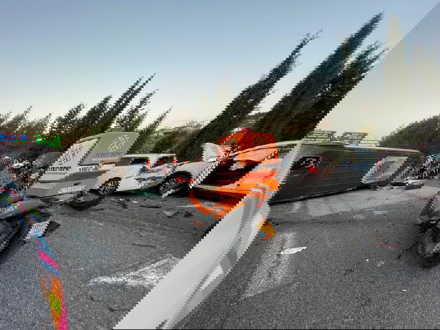 ירושלים: מיניבוס התהפך; 8 חרדים פונו לביה"ח