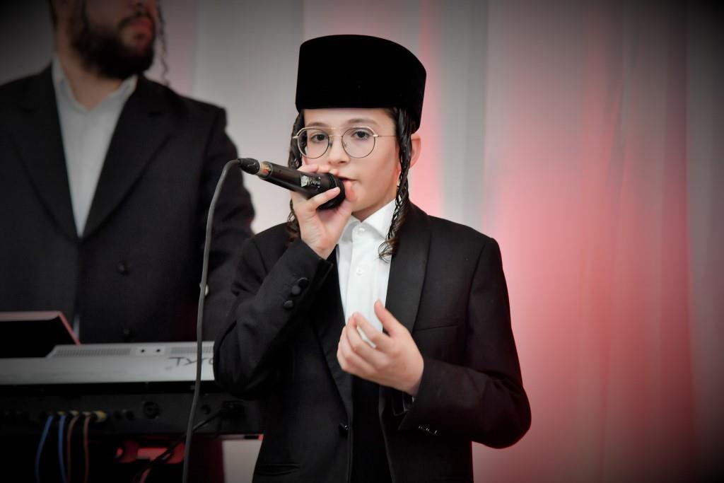 תיעוד: שמחת בר מצווה לבן מנצח מקהלת מלכות