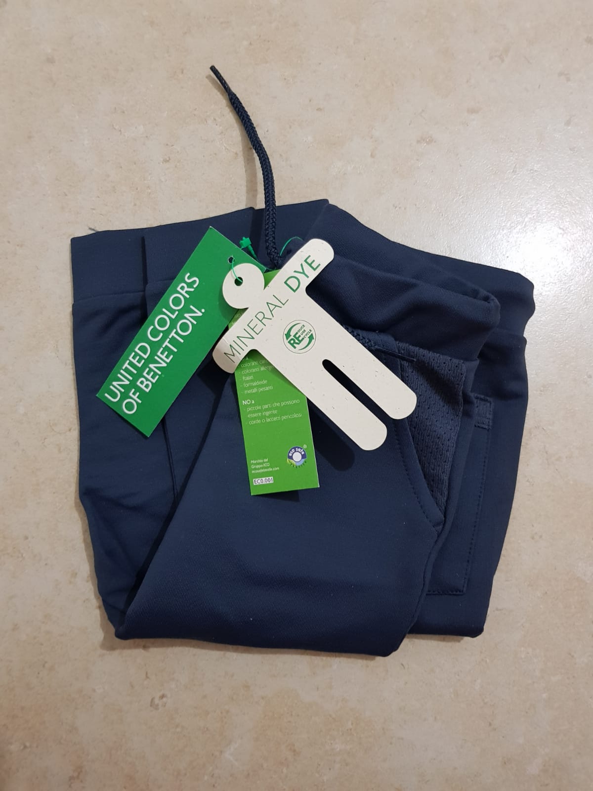 'בנטון בגאולה' - סטוק ענק של בגדי ילדים!!