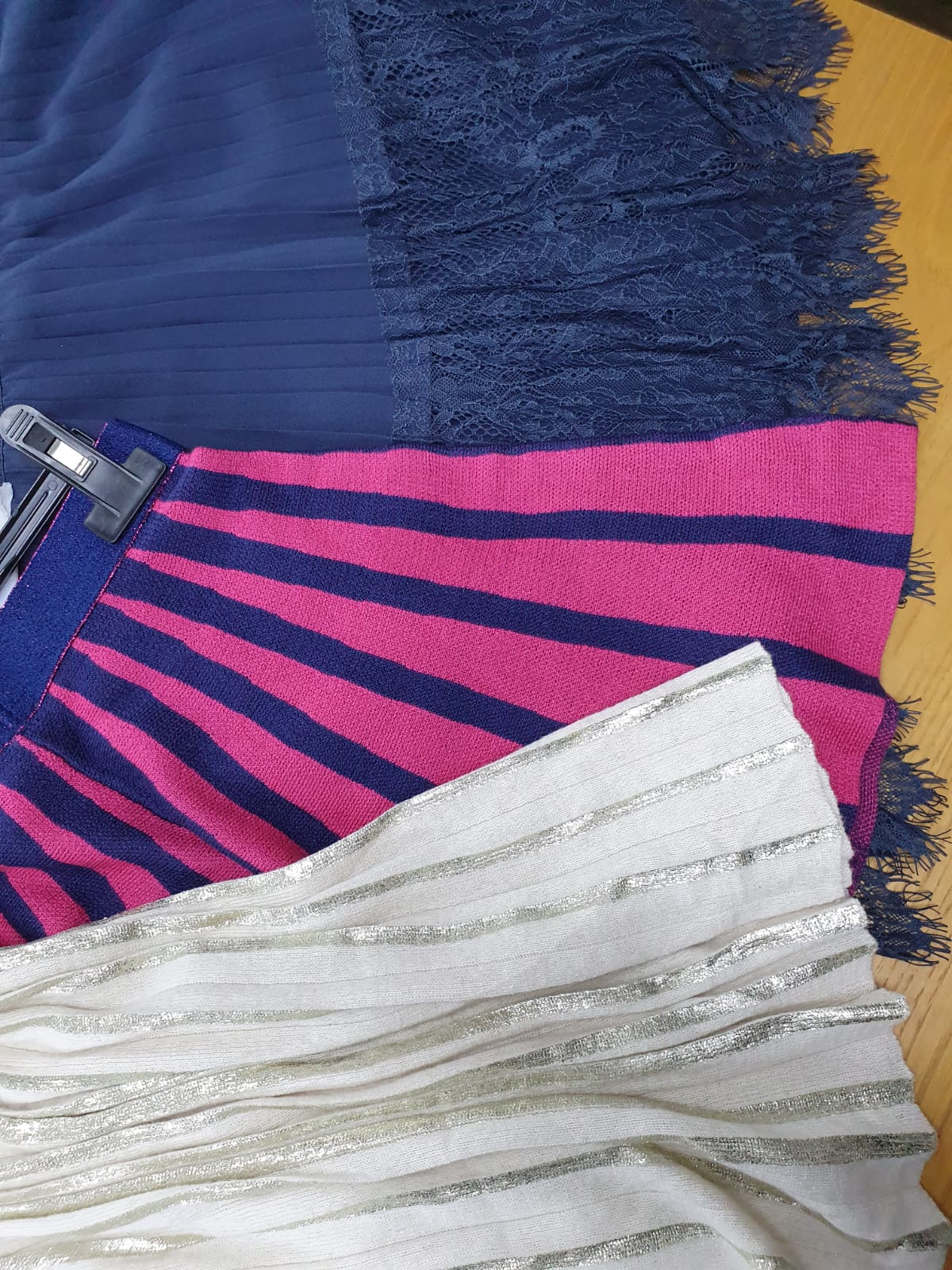 'בנטון בגאולה' - סטוק ענק של בגדי ילדים!!