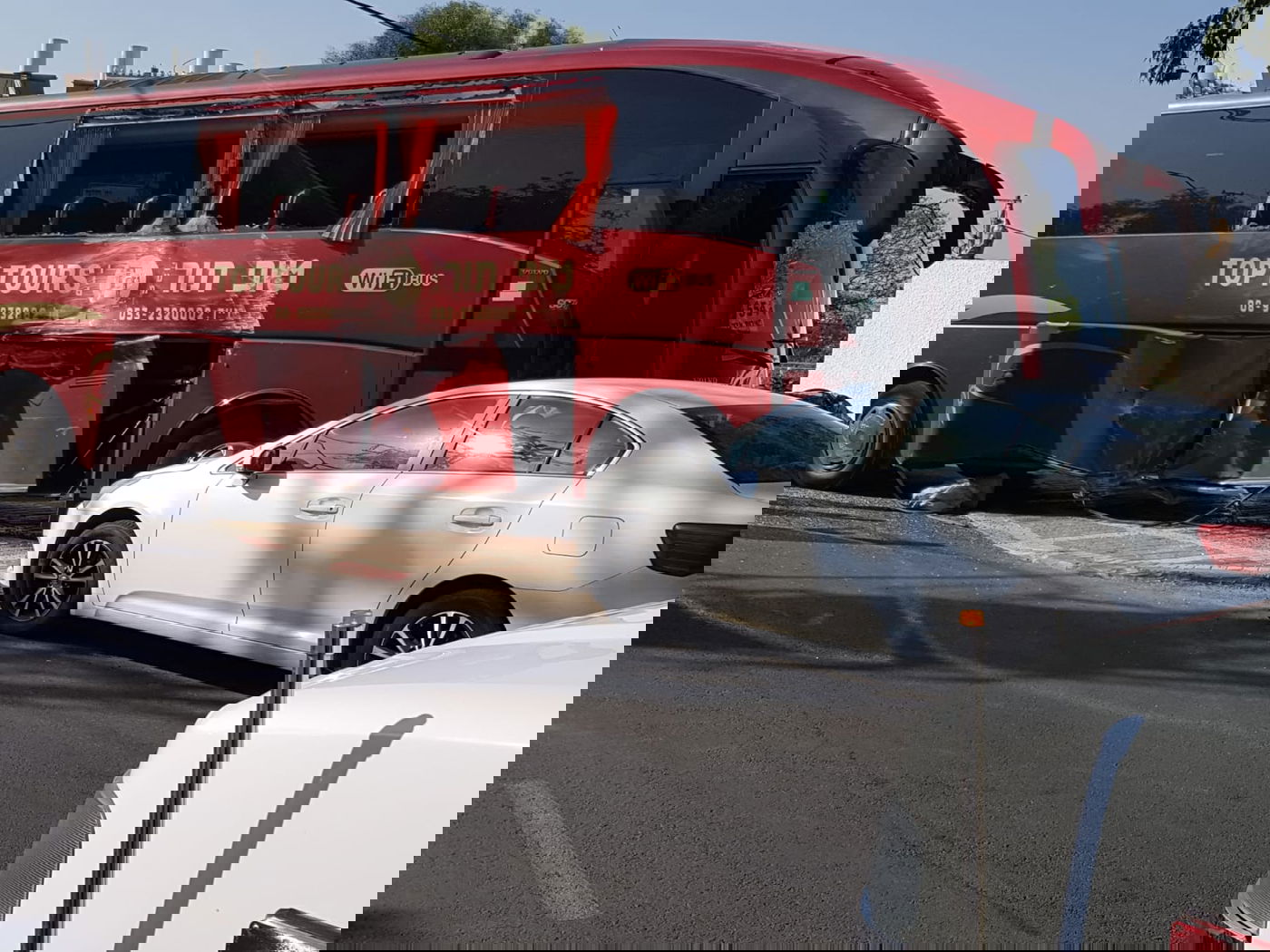 בדרך לת"ת: 13 ילדים נפצעו בתאונה בין 2 אוטובוסים בערד