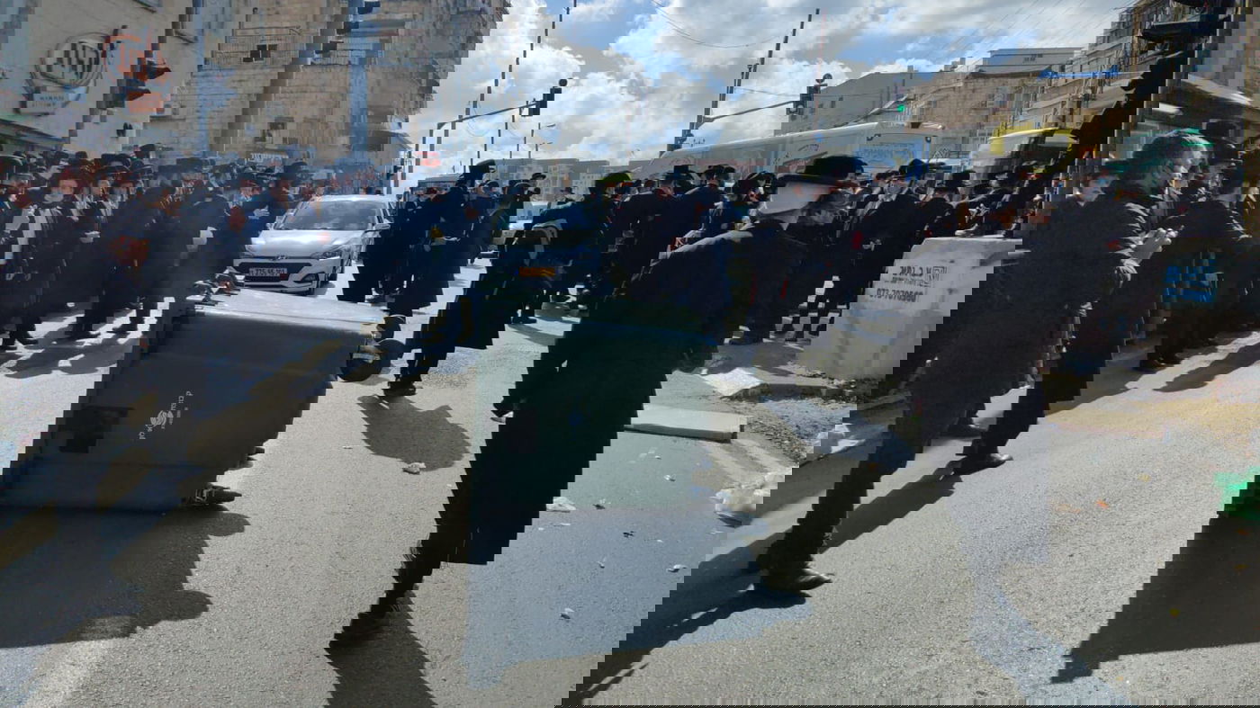 מעצר הבחורה: קיצוניים יצאו להפגין • תיעוד