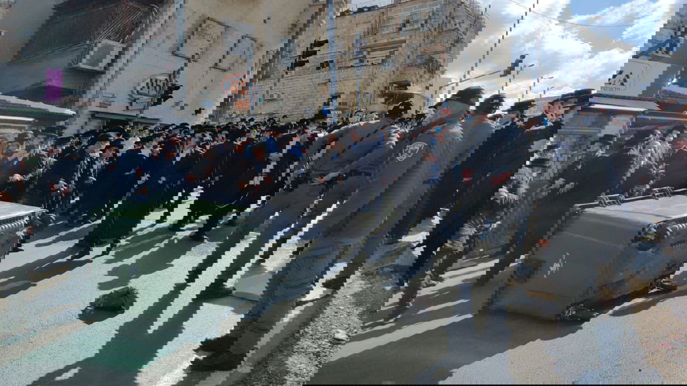 מעצר הבחורה: קיצוניים יצאו להפגין • תיעוד