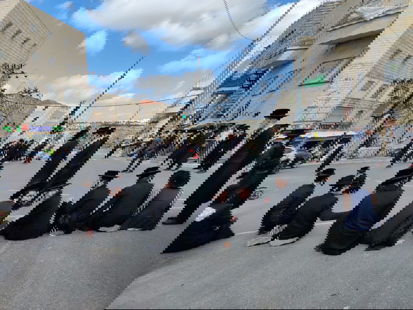 מעצר הבחורה: קיצוניים יצאו להפגין • תיעוד