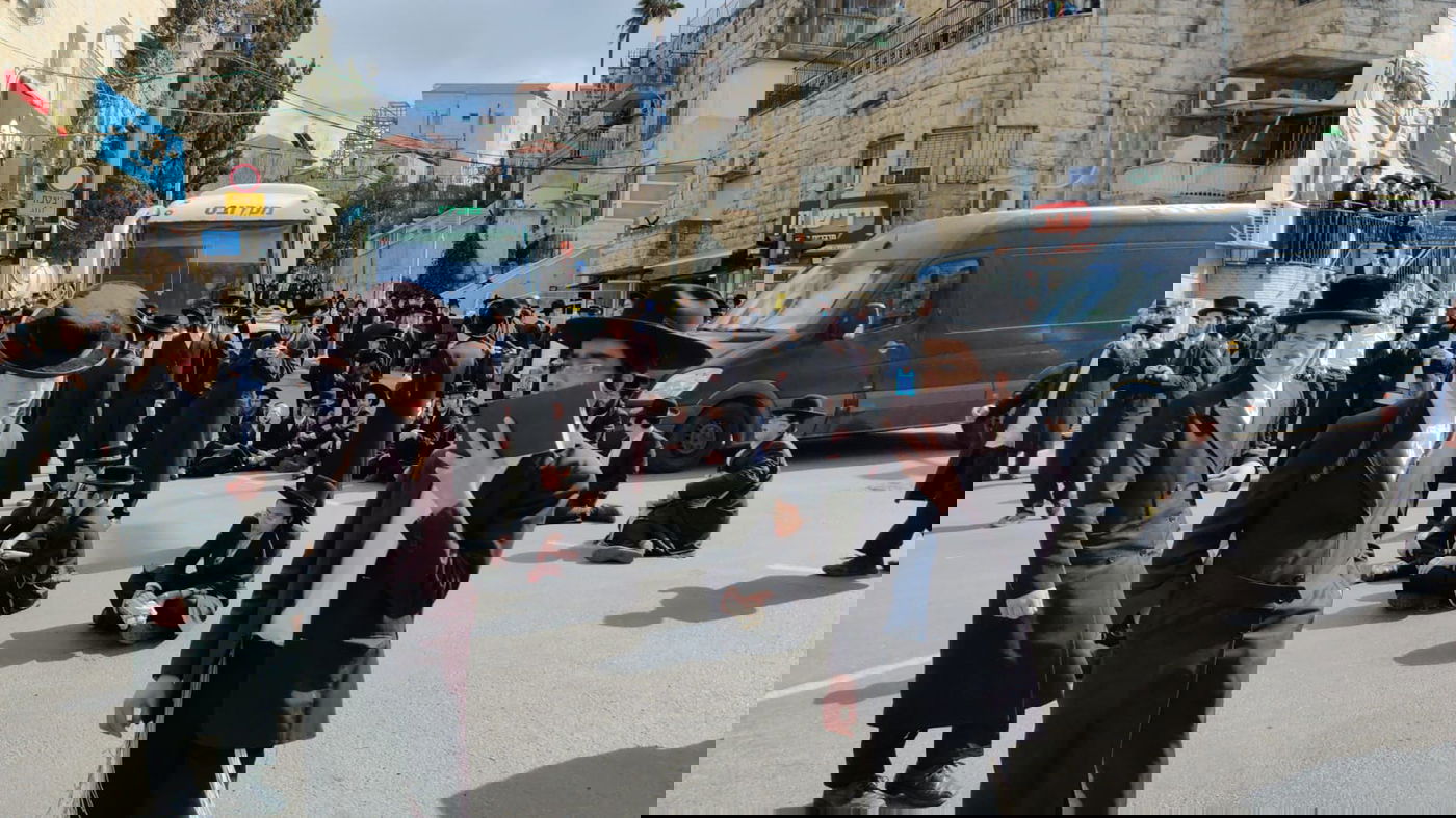 מעצר הבחורה: קיצוניים יצאו להפגין • תיעוד