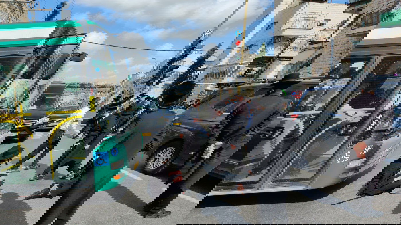 מעצר הבחורה: קיצוניים יצאו להפגין • תיעוד