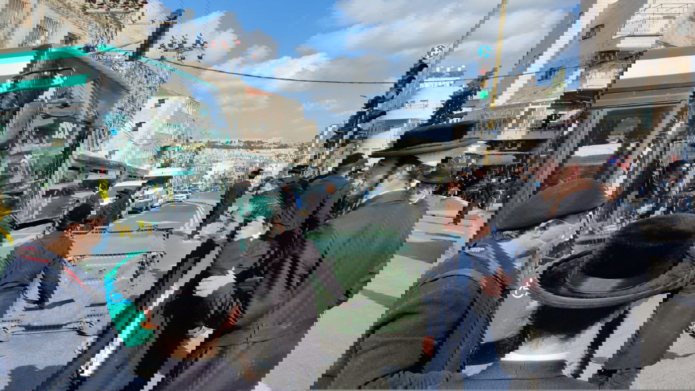 מעצר הבחורה: קיצוניים יצאו להפגין • תיעוד