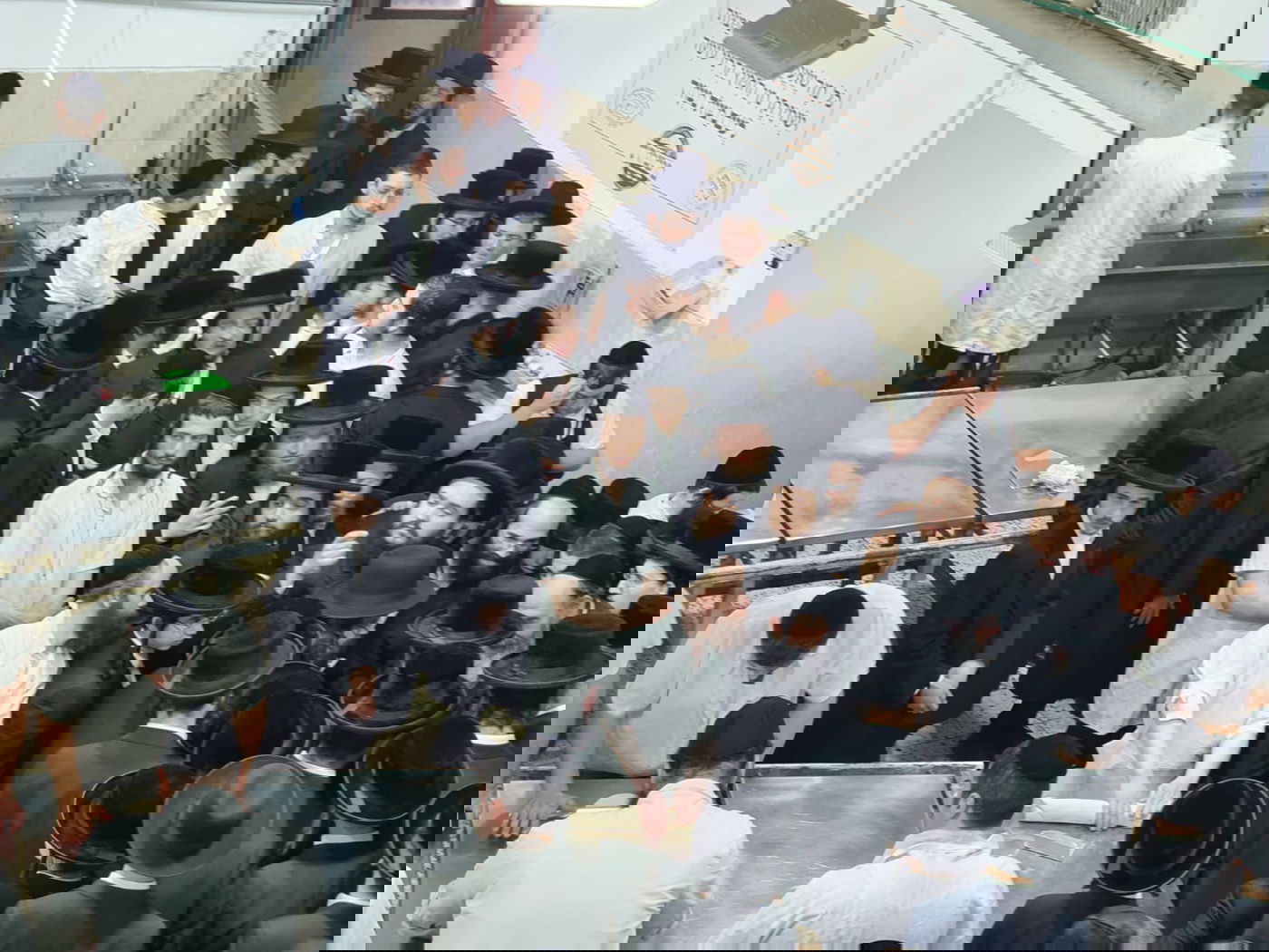 האדמו"ר מסאדיגורה באפיית מצות; תיעוד