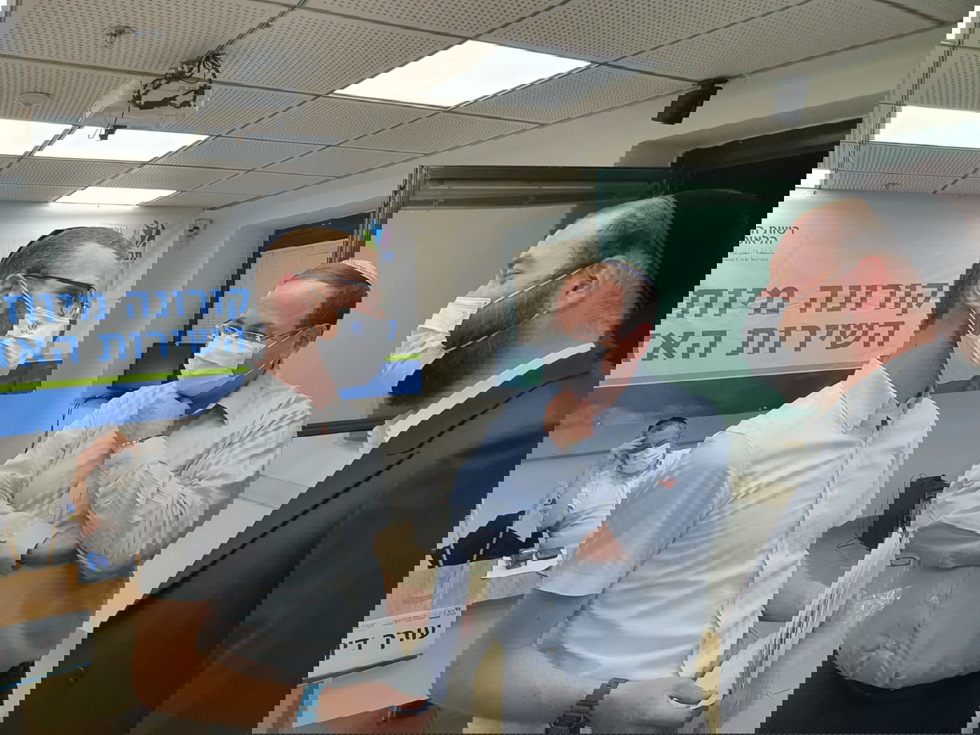 "לזרז את המענק למתנדבים עוד לפני חג הפסח"