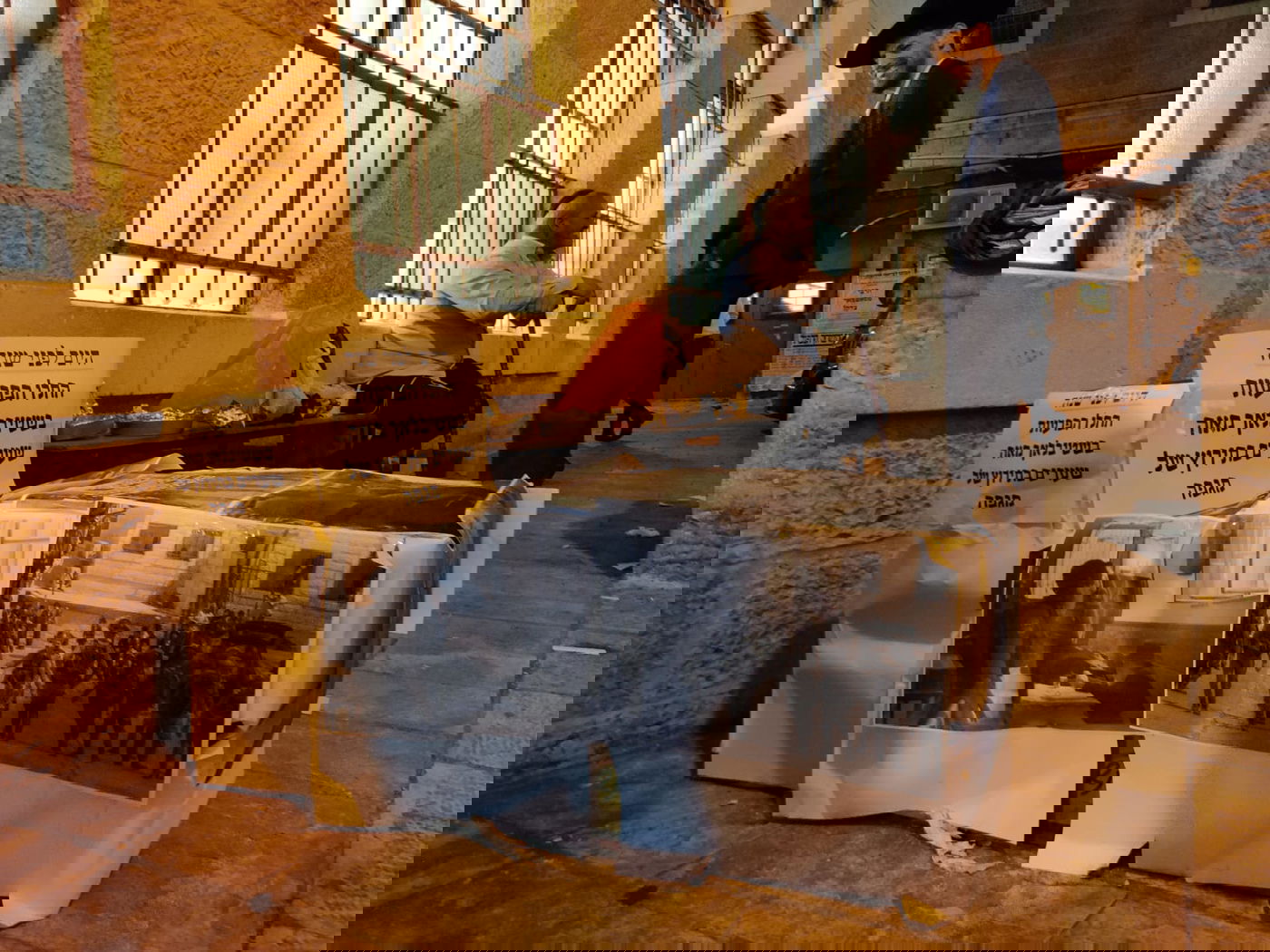 "בתירוץ של מגיפה": מיצג זיכרון ליד השטיבלך