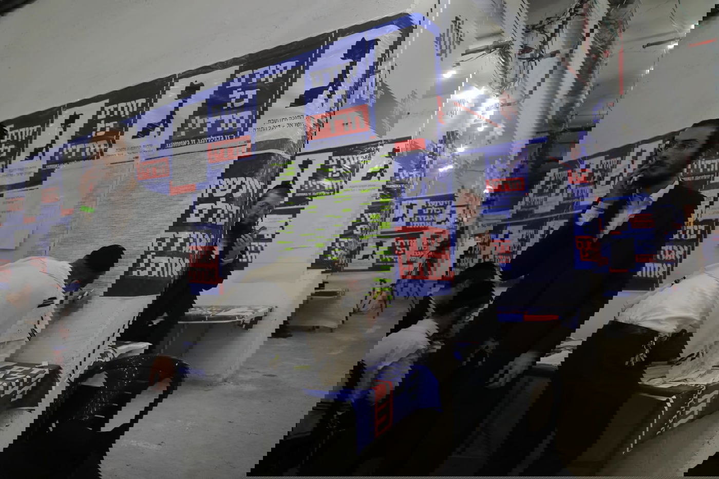 מטה אגודת ישראל שוקק מפעילות • תיעוד