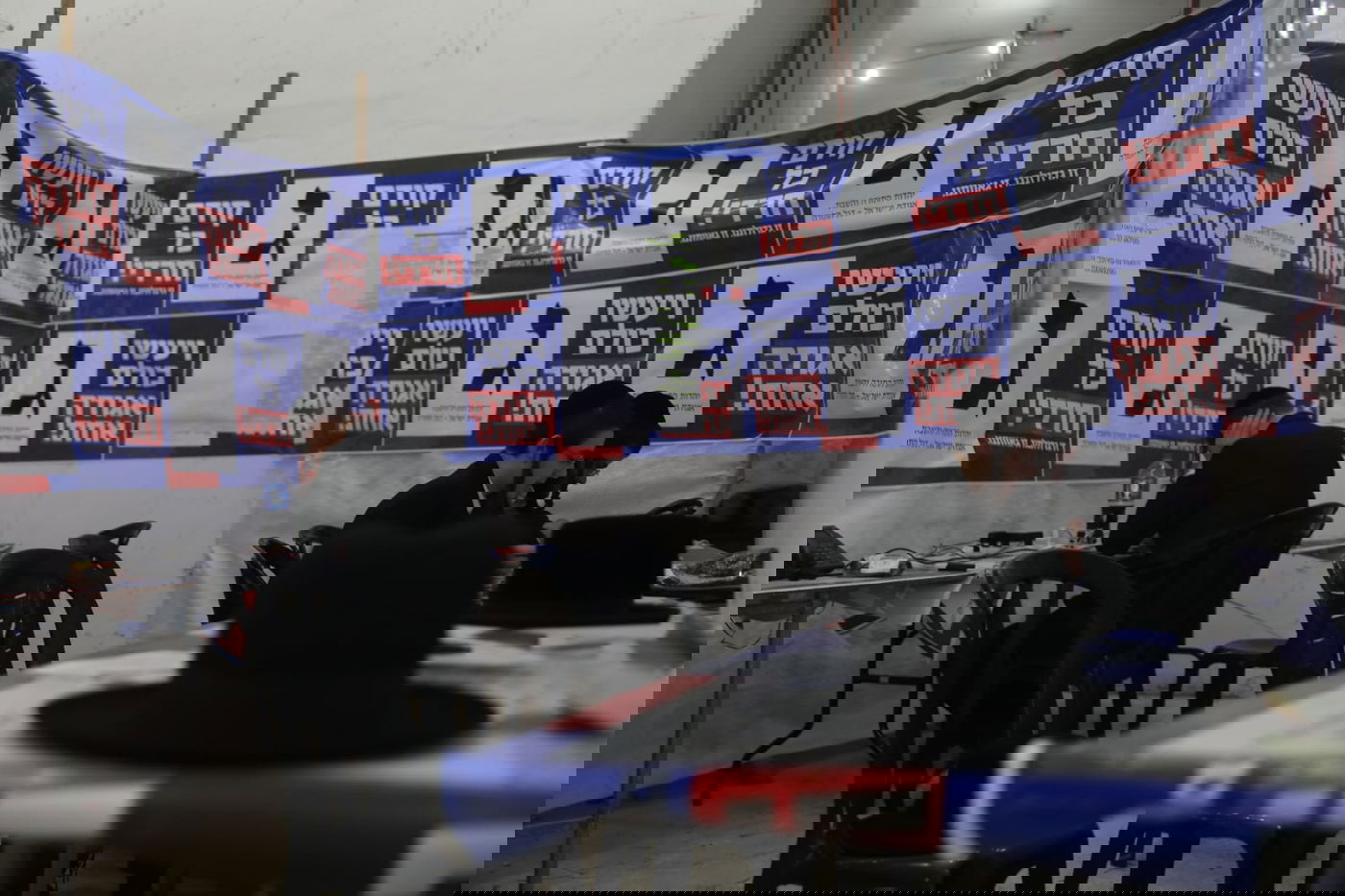 מטה אגודת ישראל שוקק מפעילות • תיעוד