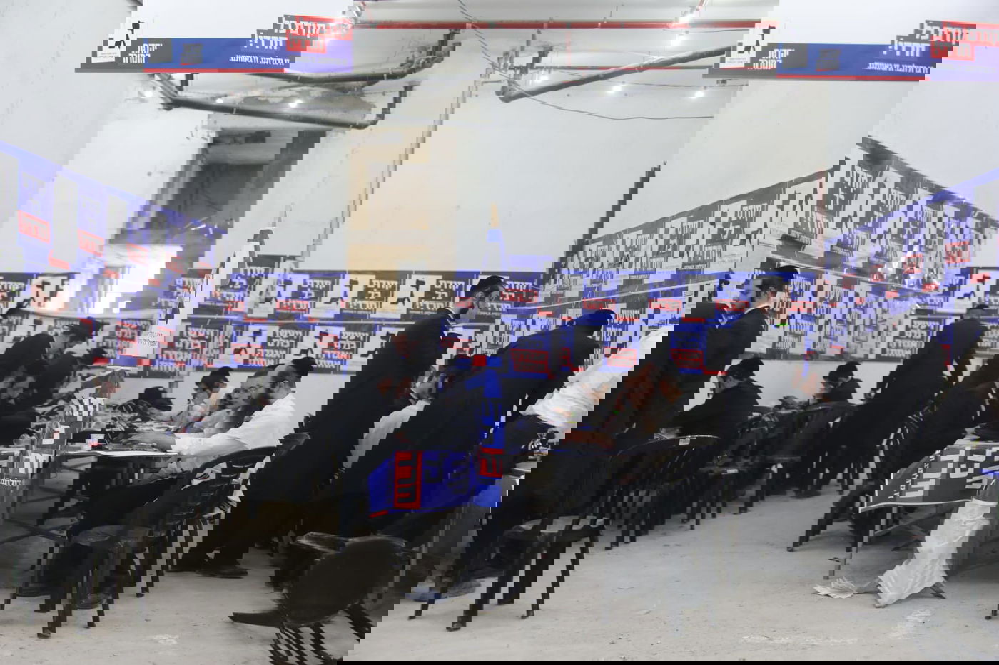 מטה אגודת ישראל שוקק מפעילות • תיעוד