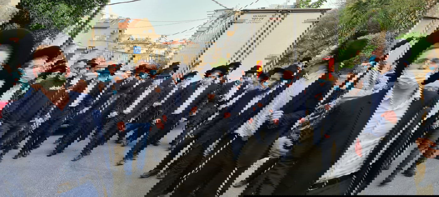 ראש הישיבה צעד 483 מטרים כדי להצביע