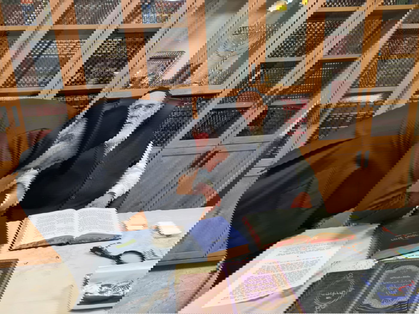 אריה דרעי בישר לחכם שלום על תוצאות המדגמים