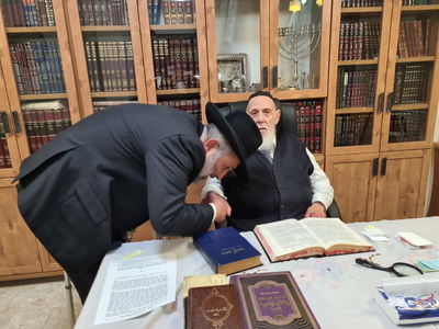 אריה דרעי בישר לחכם שלום על תוצאות המדגמים