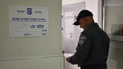 גז פלפל והונאות; יום הבחירות במשטרה