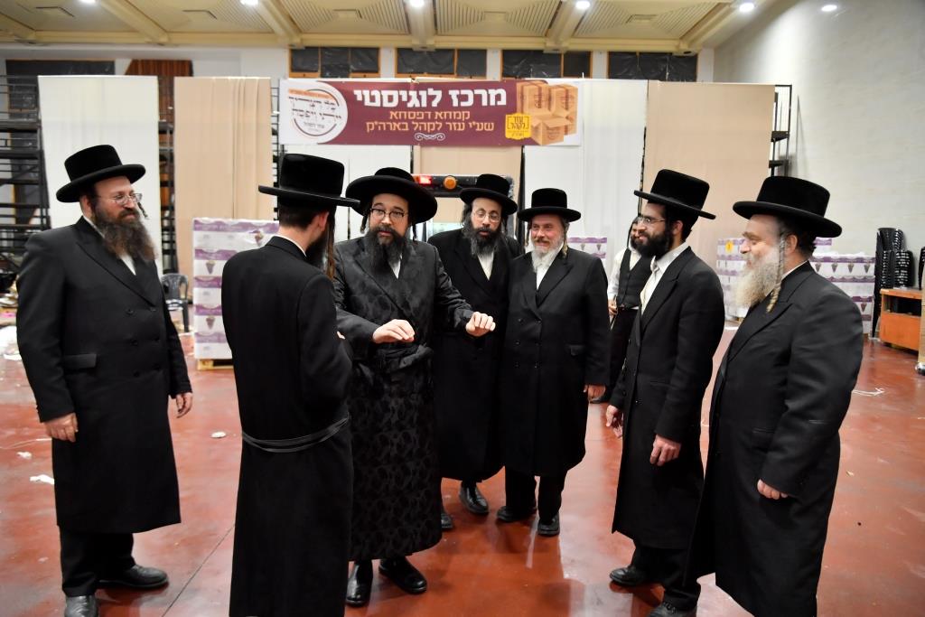 בניו של האדמו"ר ביקרו במרכז הקמחא דפסחא