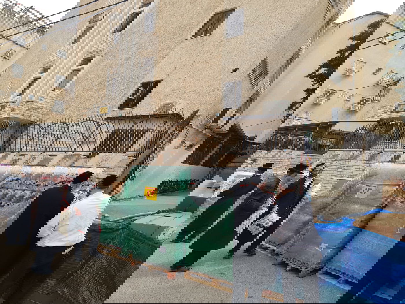 בניו של האדמו"ר ביקרו במרכז הקמחא דפסחא