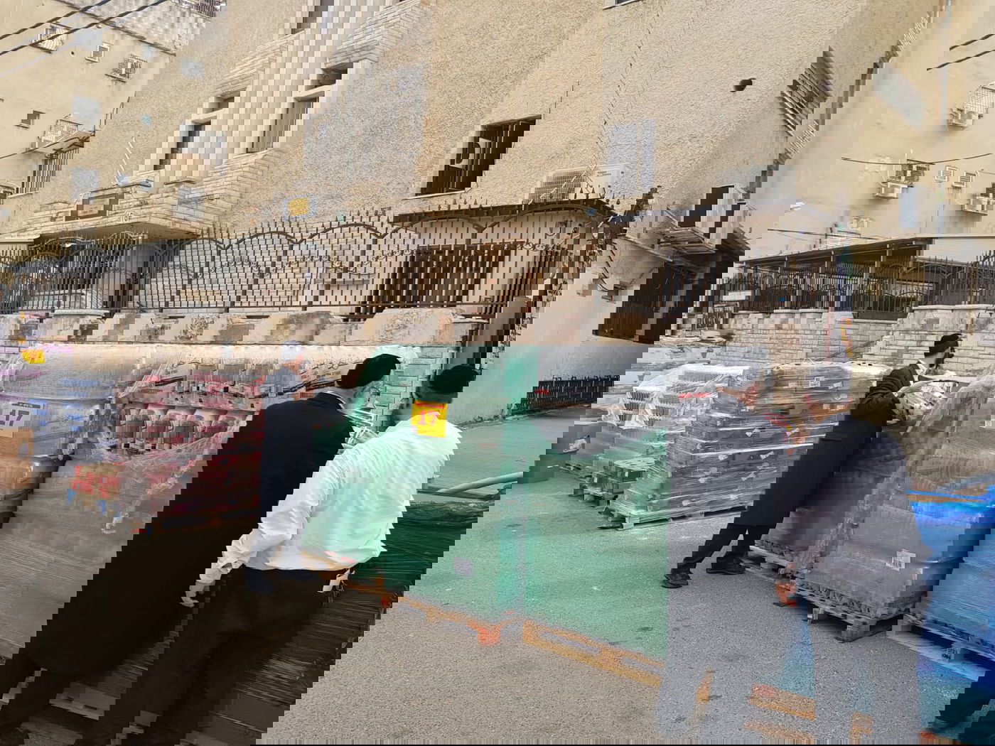 בניו של האדמו"ר ביקרו במרכז הקמחא דפסחא