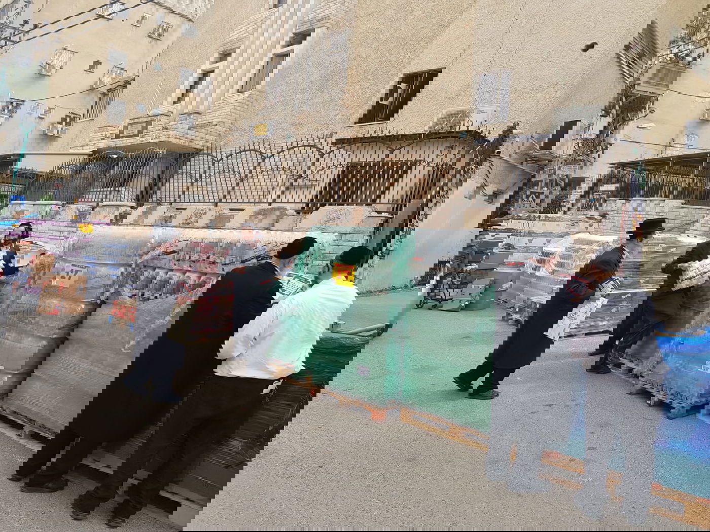 בניו של האדמו"ר ביקרו במרכז הקמחא דפסחא