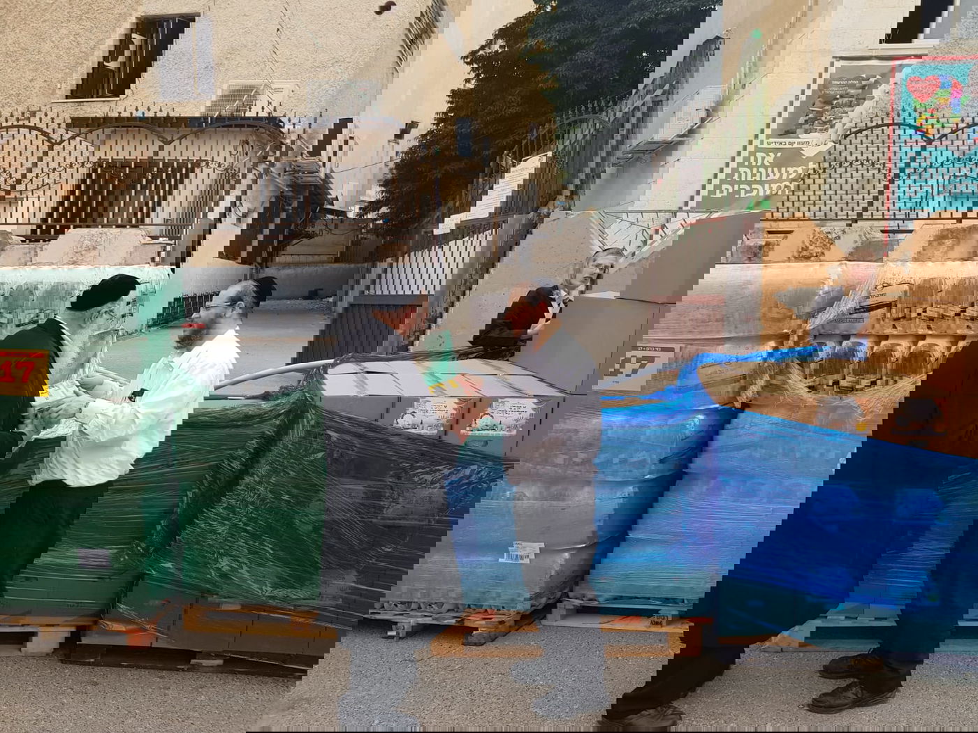 בניו של האדמו"ר ביקרו במרכז הקמחא דפסחא