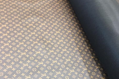 סוכלה הברחה של מאות גלילי בד מזויפים ממותג "לואי ויטון"