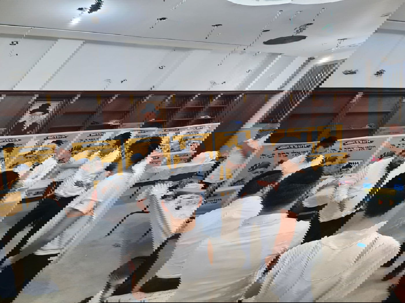 הקהילה הבני ברקית אפתה מצות • תיעוד