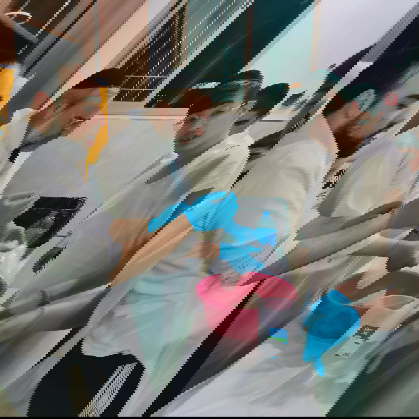 הקהילה הבני ברקית אפתה מצות • תיעוד