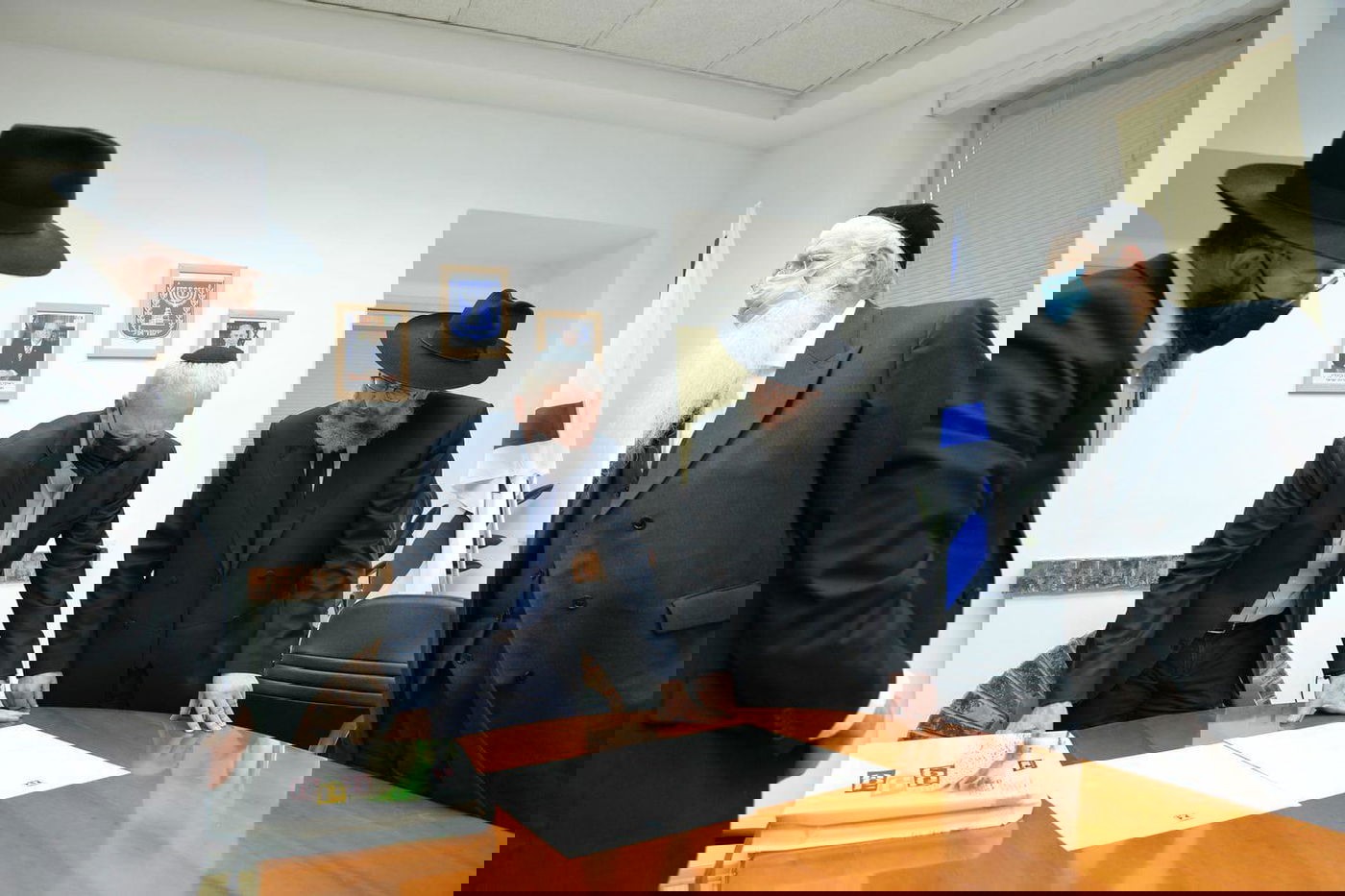 שר החינוך יואב גלנט במחווה ליום הולדתו של הרבי