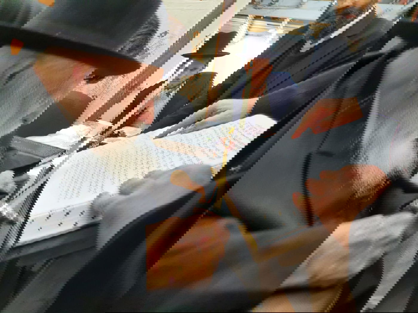 לאחר 'מעריב': מרן הגר"ח והגר"ג בדקו חמץ